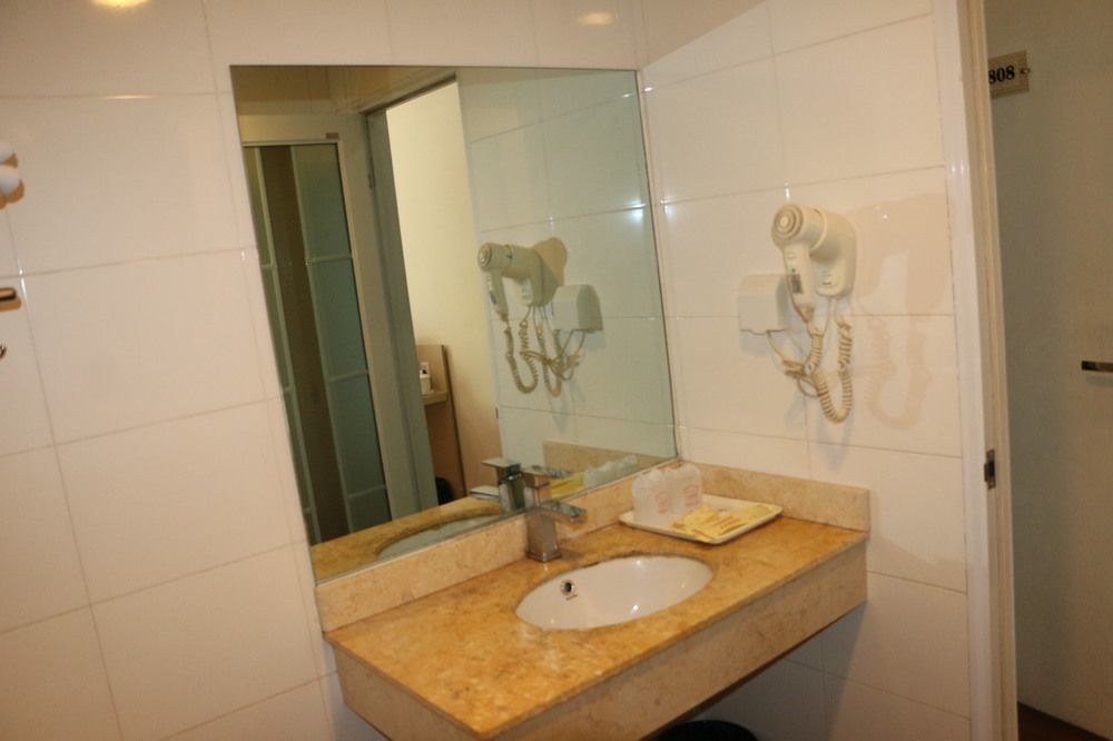 Yixin Business Hotel Guangzhou Exteriör bild
